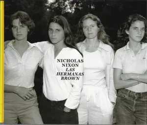NICHOLAS NIXON. LAS HERMANAS BROWN, 1975-2017