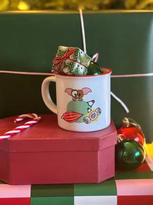 TAZA GIZMO EN LA COCINA DE LA NIÑA BOWIE