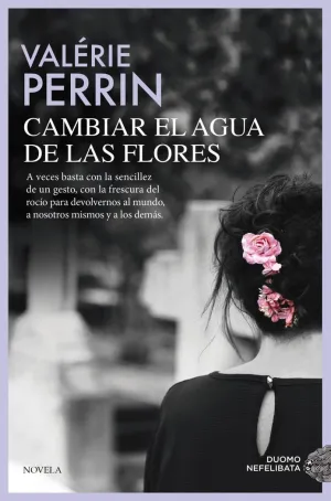 VIOLETTE. CAMBIAR EL AGUA DE LAS FLORES